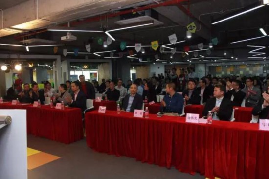 �Ϻ�Ӣ�Z��(chu��ng)�¿��g��ʽ���ӣ��������wʽ��(chu��ng)�I(y��)Ͷ�Y�c����