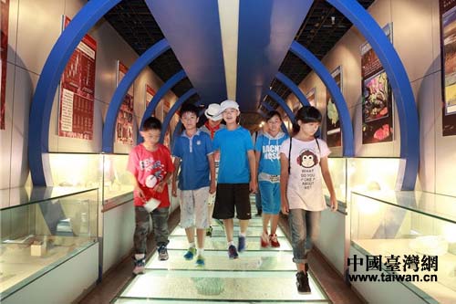 參觀地質博物館走過藏有各地質年代代表化石的時光隧道 參觀地質博物館走過藏有各地質年代代表化石的時光隧道