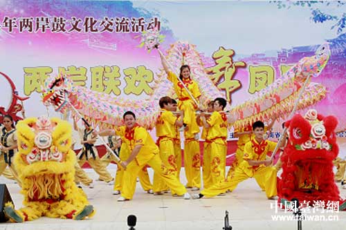 臺灣嘉賓在活動現(xiàn)場表演 臺灣嘉賓在活動現(xiàn)場表演