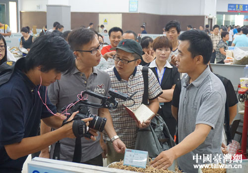 臺灣聯(lián)合報系記者團一行采訪藥商