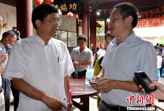 �ɰ�ӛ��������W������،�Դ���Jͬ�У��ɰ��ͼ�һ���H