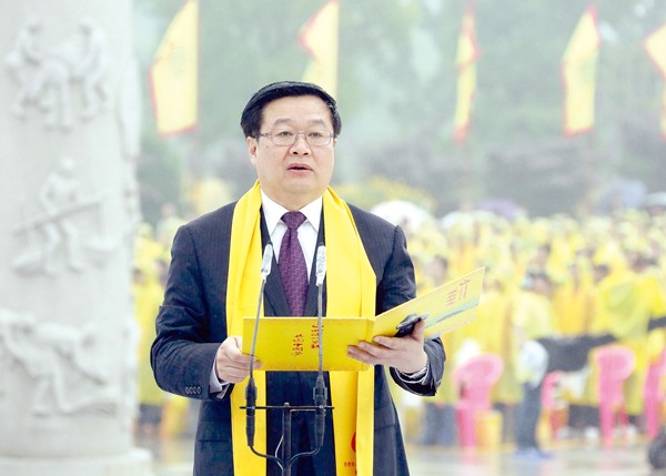 省長王國生恭讀《頌炎帝文》。 省長王國生恭讀《頌炎帝文》。