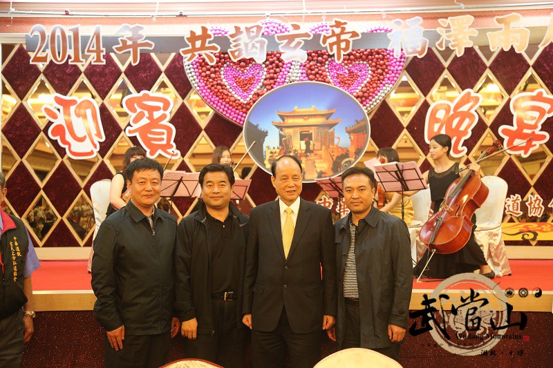 ���������������L����ɭ�����䮔ɽ����Ѳ���Fӭ�e����