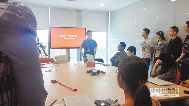 ����Ͱ�׌��(sh��)��(x��)��һͬ���c���T��(hu��)�h