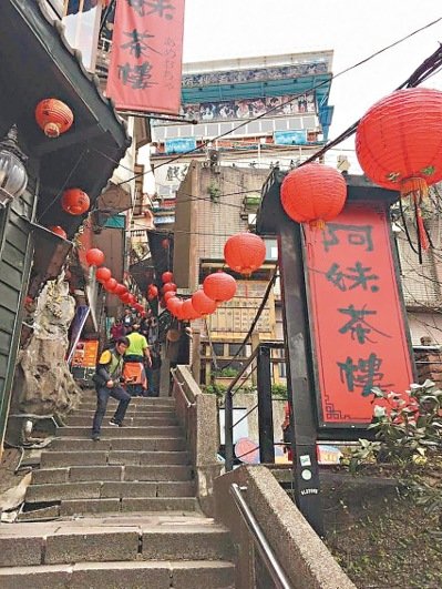 九份人潮因大陸游客減少冷清許多,民宿業者苦哈哈