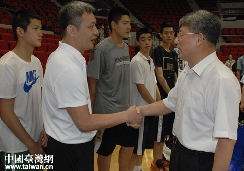 上海市委常委看望來自臺(tái)北的運(yùn)動(dòng)員 上海市委常委看望來自臺(tái)北的運(yùn)動(dòng)員