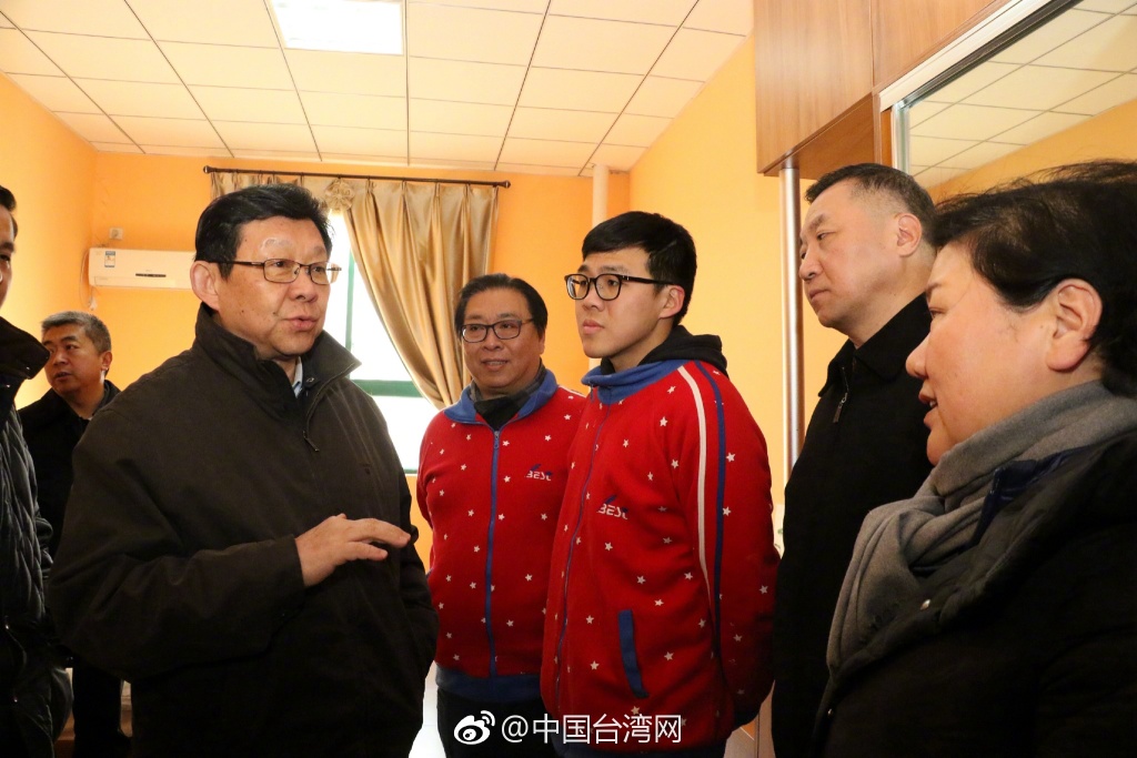 海協(xié)會會長陳德銘走訪臺資教育機構(gòu) 看望慰問臺籍教師并座談交流 海協(xié)會會長陳德銘走訪臺資教育機構(gòu) 看望慰問臺籍教師并座談交流