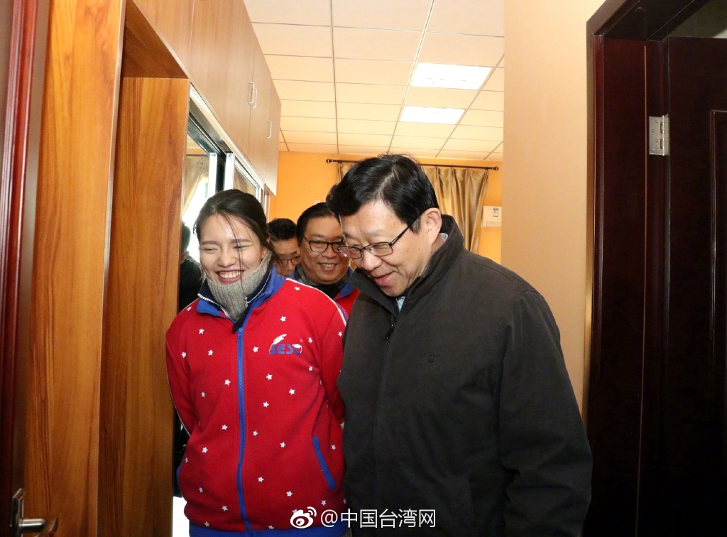 海協(xié)會會長陳德銘走訪臺資教育機構(gòu) 看望慰問臺籍教師并座談交流 海協(xié)會會長陳德銘走訪臺資教育機構(gòu) 看望慰問臺籍教師并座談交流