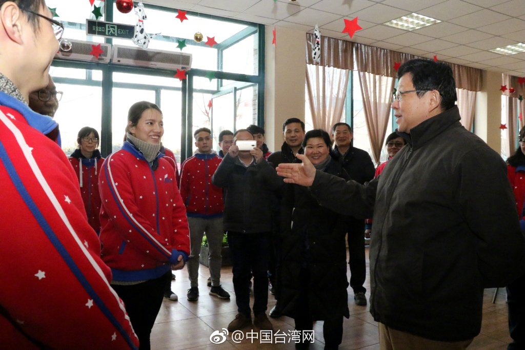 海協(xié)會會長陳德銘走訪臺資教育機構(gòu) 看望慰問臺籍教師并座談交流 海協(xié)會會長陳德銘走訪臺資教育機構(gòu) 看望慰問臺籍教師并座談交流