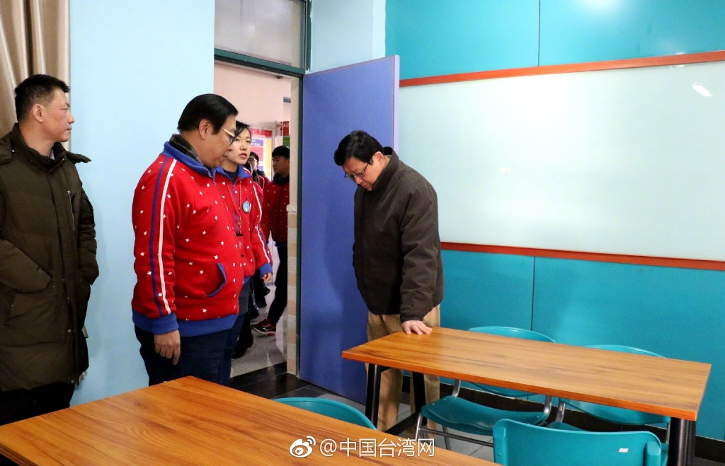 海協(xié)會會長陳德銘走訪臺資教育機構(gòu) 看望慰問臺籍教師并座談交流 海協(xié)會會長陳德銘走訪臺資教育機構(gòu) 看望慰問臺籍教師并座談交流