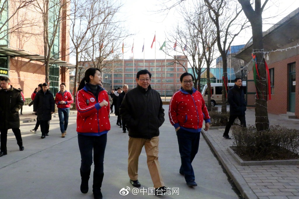 海協(xié)會會長陳德銘走訪臺資教育機構(gòu) 看望慰問臺籍教師并座談交流 海協(xié)會會長陳德銘走訪臺資教育機構(gòu) 看望慰問臺籍教師并座談交流