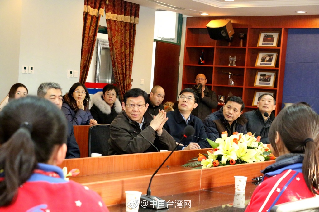 海協(xié)會會長陳德銘走訪臺資教育機構(gòu) 看望慰問臺籍教師并座談交流 海協(xié)會會長陳德銘走訪臺資教育機構(gòu) 看望慰問臺籍教師并座談交流