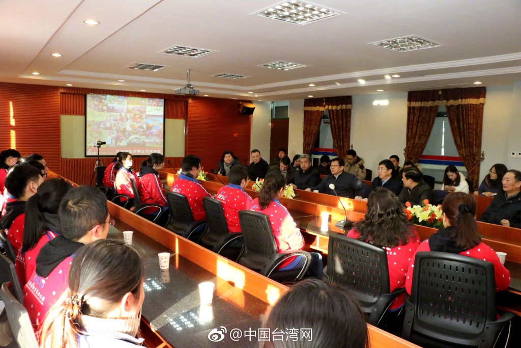 海協(xié)會會長陳德銘走訪臺資教育機構(gòu) 看望慰問臺籍教師并座談交流 海協(xié)會會長陳德銘走訪臺資教育機構(gòu) 看望慰問臺籍教師并座談交流