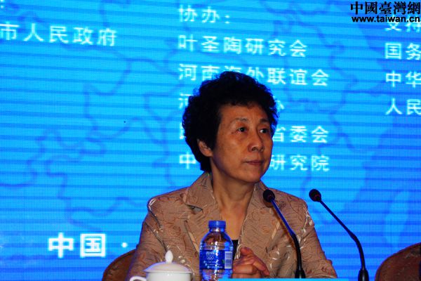 全國人大常委會副委員長、民進中央主席、葉圣陶研究會會長嚴雋琪出席閉幕式并講話。