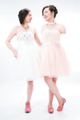 男友不離不棄臺“單腳新娘”跨越痛苦收獲愛情