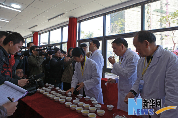 兩岸茶王爭霸賽開賽 1000多個茶樣角逐茶王 兩岸茶王爭霸賽開賽 1000多個茶樣角逐茶王