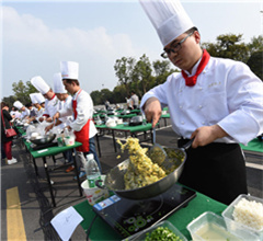 ���K�P(y��ng)��300��ͬ����4�������