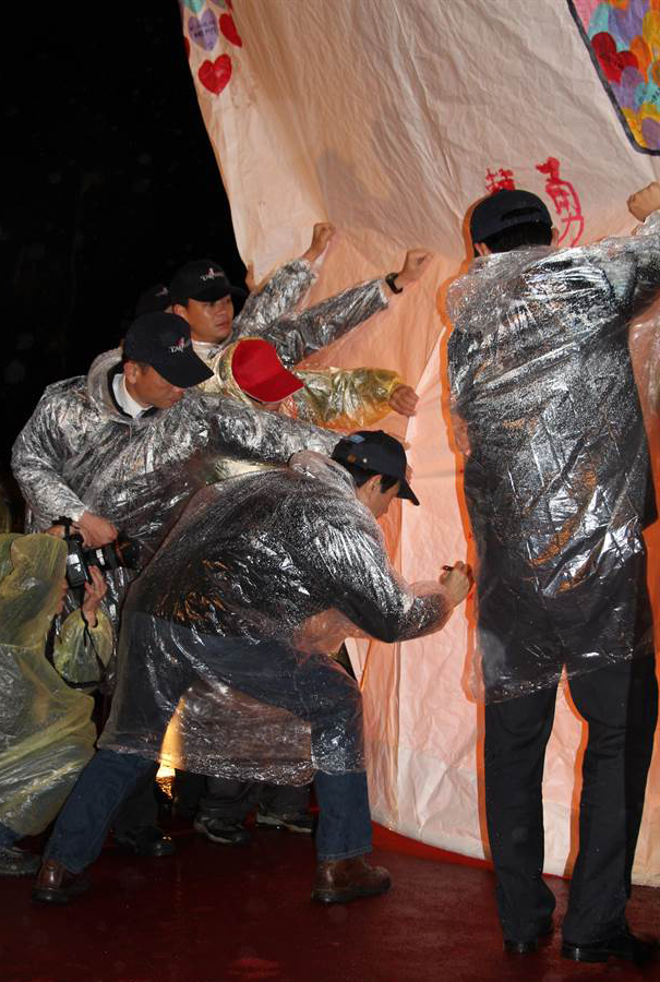 �RӢ���}��