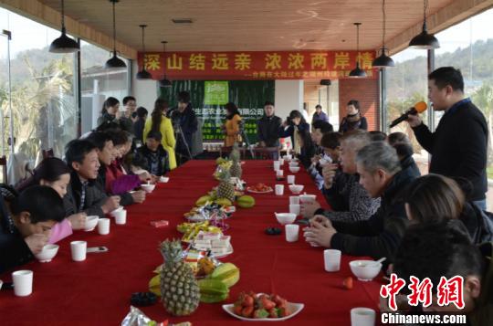 浙江臺商“入鄉隨俗”與村民歡度小年夜 浙江臺商“入鄉隨俗”與村民歡度小年夜