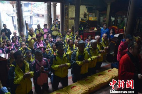 2��21�գ��_(t��i)�������а�ɰ��ʥĸ�m�����ű�һ��42�������R�����������`�������Љ�Ԫ�����������r(sh��)��6�������θ����������������ލu�]���M(j��n)��������Ⱥ�A �z