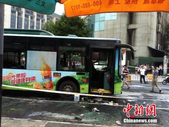 7��5��17�r15�֣��㽭���ݵ�һ�v7·����܇������߅��һ��؛��˾�T�ڰl��ȼ����