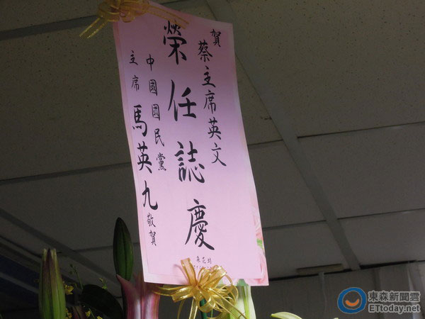 �RӢ���ͽo��Ӣ�Į��x���M�h��ϯ�Ļ��@�����_180���֣���ֱ�������M�h�����h���k�����컨��