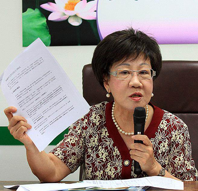 呂秀蓮今日呼吁馬英九釋放陳水扁,若圣誕節前仍不放人,她將絕食抗議 呂秀蓮今日呼吁馬英九釋放陳水扁,若圣誕節前仍不放人,她將絕食抗議