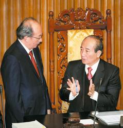 ����ƽ�����h�����V�T�г�����Q���h��ϵ�y��֪��