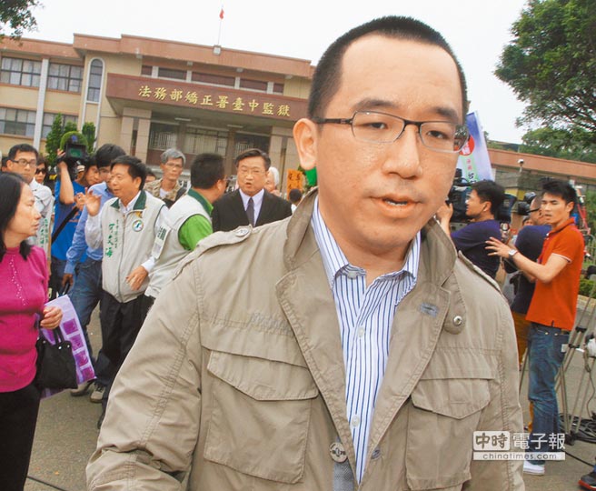 �ˮ�Ᵽ����t�b��С�M������һ���M�Ќ��飬�����b��С�M�ɆT�У�������]7�ˣ�ͨ�^������t�Ŀ����Դ������D���ˮ�⃺������С��������Y����Ƭ��