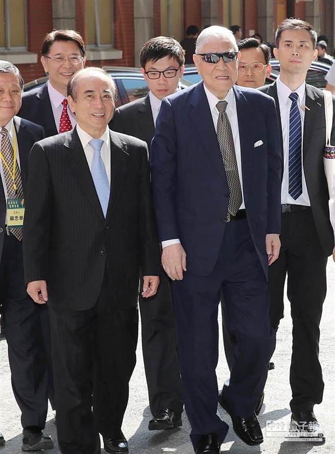 李登輝大贊王金平具臺灣地區領導人件 王低調回應“謝謝” 李登輝大贊王金平具臺灣地區領導人件 王低調回應“謝謝”