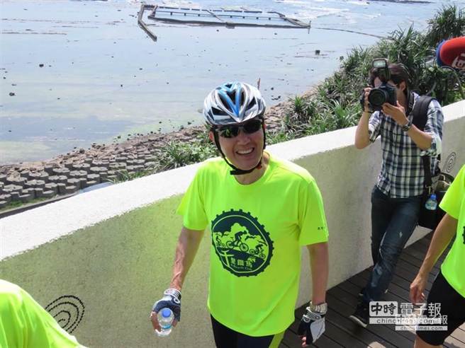 ���^վ��Ϣ�r���RӢ��¶�����Ц��