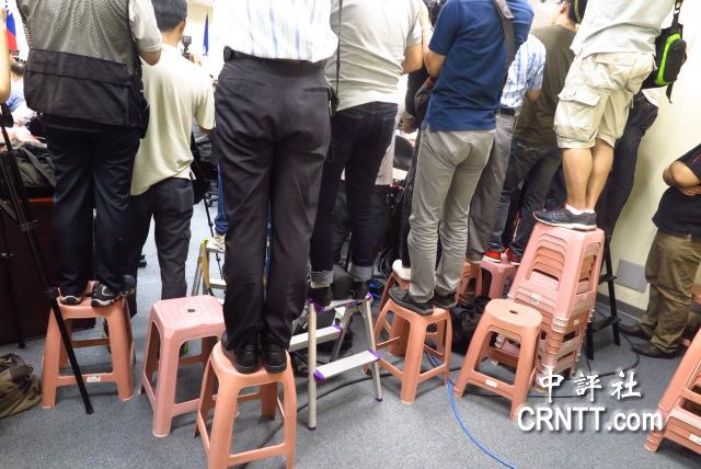 媒體大陣仗搶拍洪秀柱黨內政見發表會(圖) 媒體大陣仗搶拍洪秀柱黨內政見發表會(圖)