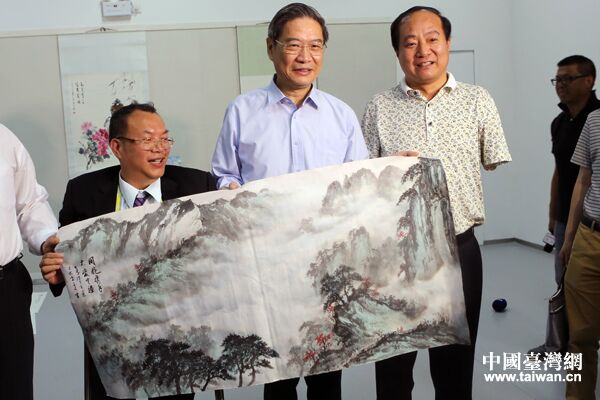 �_(t��i)�����ϕ������������һ���ʹ�ꑿڕ�ˇ�g(sh��)����ī�挢��ͬ��ɵĕ�����Ʒ