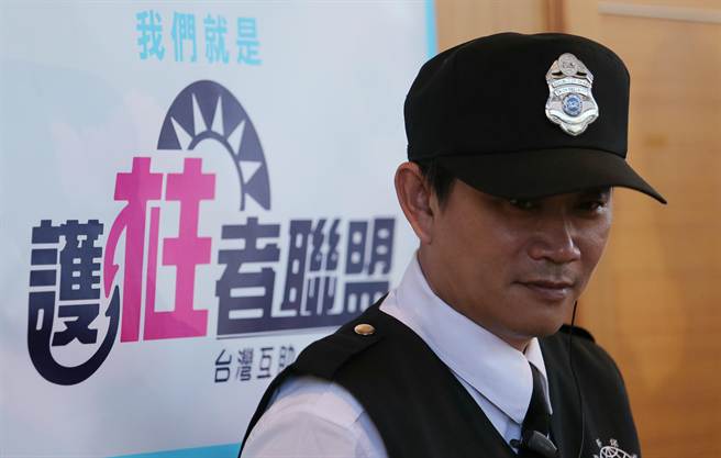 朱立倫二度向洪鞠躬致歉 強調已到救亡圖存的時刻 朱立倫二度向洪鞠躬致歉 強調已到救亡圖存的時刻