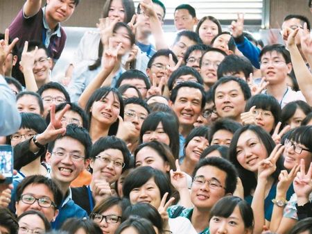 臺立法機構(gòu)今表決陸生納健保案教育部門吁一視同仁