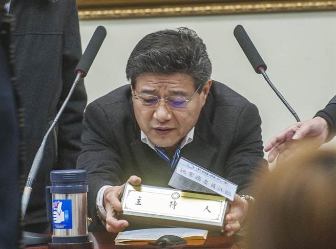 �����h17���г������г�ί�֘s������ƽ���г����r��ϯ����λ���������˳��h��ϯ���x�e