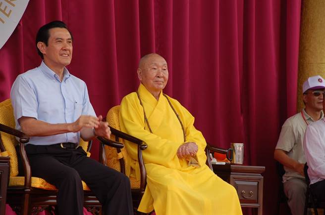 中臺(tái)禪寺開(kāi)山法師惟覺(jué)老和尚于8日晚間10時(shí)31分于寺內(nèi)正念堂圓寂,他生前政治立場(chǎng)鮮明,希望大陸與臺(tái)灣不斷舉行交流活動(dòng) 中臺(tái)禪寺開(kāi)山法師惟覺(jué)老和尚于8日晚間10時(shí)31分于寺內(nèi)正念堂圓寂,他生前政治立場(chǎng)鮮明,希望大陸與臺(tái)灣不斷舉行交流活動(dòng)