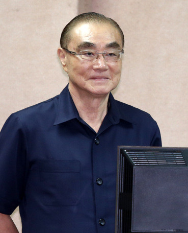 馮世寬自評表現(xiàn)100分 國民黨:最該被換掉的就是他 馮世寬自評表現(xiàn)100分 國民黨:最該被換掉的就是他