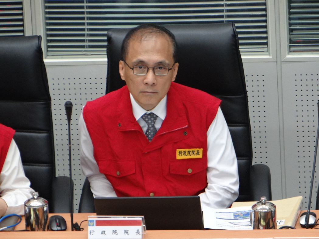 “行政院長”林全中午到“中央災害應變中心”聆聽報告 “行政院長”林全中午到“中央災害應變中心”聆聽報告