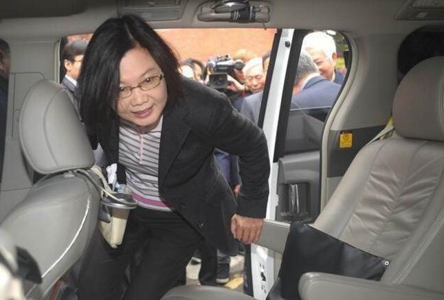 ��Ӣ����܇(ch��)���_(d��)2500�f(w��n)Ԫ���_(t��i)��