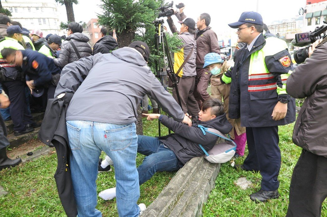 ���_������F�����Y��ʯ�~�� ���򾯲�s����������ˡ�