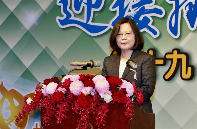 臺媒評蔡英文民調再度下跌:自找的! 臺媒評蔡英文民調再度下跌:自找的!