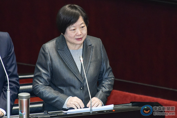 蔡英文表姐“部長”放豪言:連上24天班不算血汗 蔡英文表姐“部長”放豪言:連上24天班不算血汗