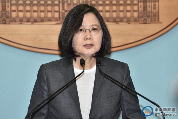 蔡英文民調滿意度低于3成 胡文琦:民進黨將自取滅亡 蔡英文民調滿意度低于3成 胡文琦:民進黨將自取滅亡