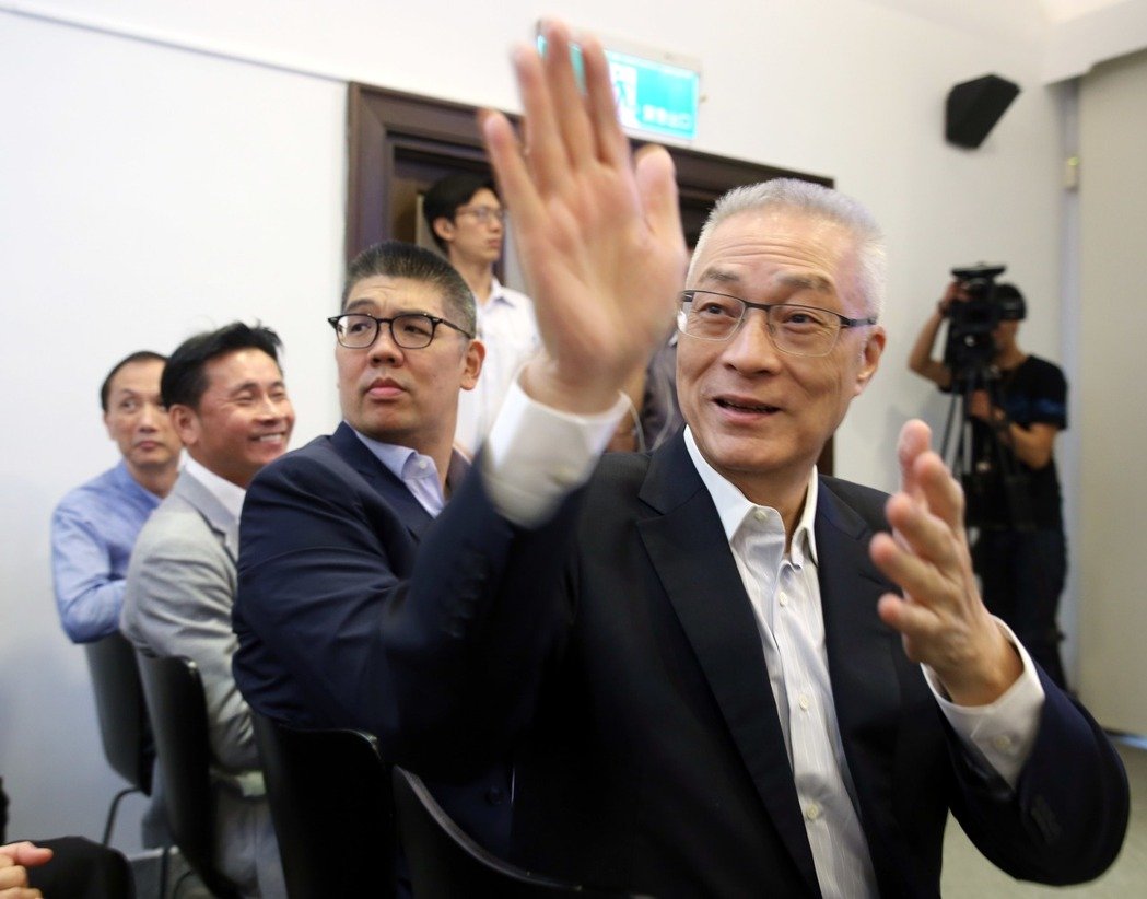 �����h��ϯ�x�𵹔�2�� �B���Ĺ��_ͦ�Ƕ��x