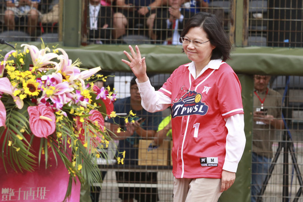 "�˰ى�ʿ"ʹ����Ӣ��:��(j��ng)�����ɰ���"�⽻"��������