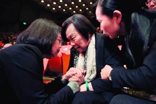 ����Ԫ���ԣ���Ӣ�ĵ���(ch��ng)����(hu��)���ˮ��ö��٣�