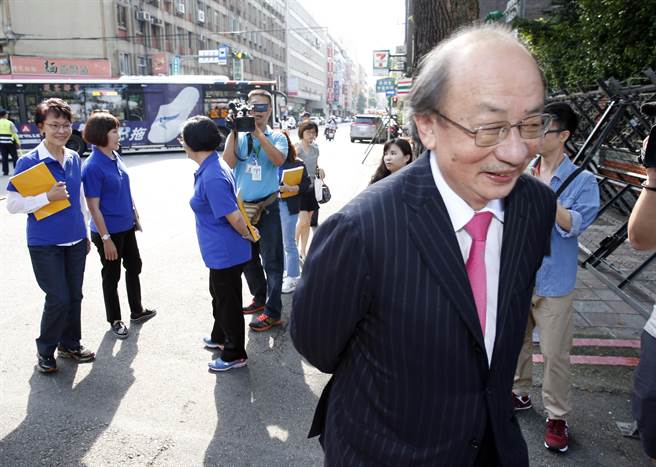 ������Ժ��14�յ�2���R�r(sh��)��(hu��)�^�m(x��)̎��ǰհ�A(y��)�㣬��(gu��)���h����ί��һ�������A(y��)��������u�|·��Ҫ�¡�����Ժ�L(zh��ng)����ȫ����܇����(j��ng)�^(gu��)�����M(j��n)�h�F(tu��n)���ٿ½�㑣��ң��c�����eՄһ��(hu��)�󣬎������ص�΢Ц���롰����Ժ��