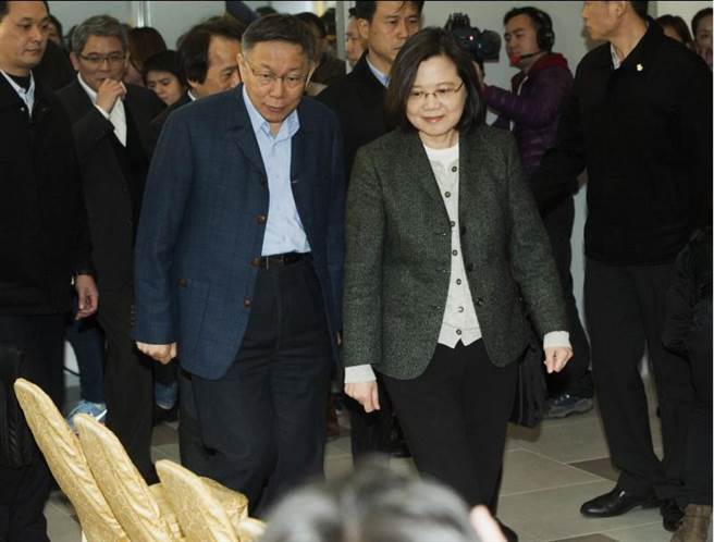 蔡英文與柯文哲談"臺灣價值" 網(wǎng)友:勞工搞完換年輕人了 蔡英文與柯文哲談"臺灣價值" 網(wǎng)友:勞工搞完換年輕人了