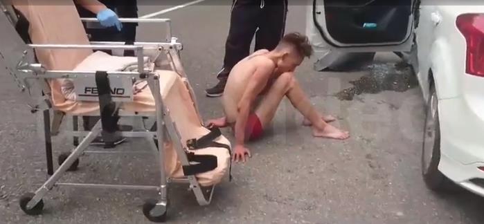 開車撞死騎士邊逃邊脫衣 裸男還作勢打路人、攔機(jī)車 開車撞死騎士邊逃邊脫衣 裸男還作勢打路人、攔機(jī)車